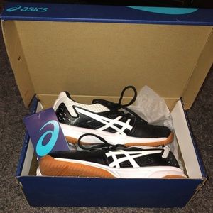 Asics upcourt tennis shoes